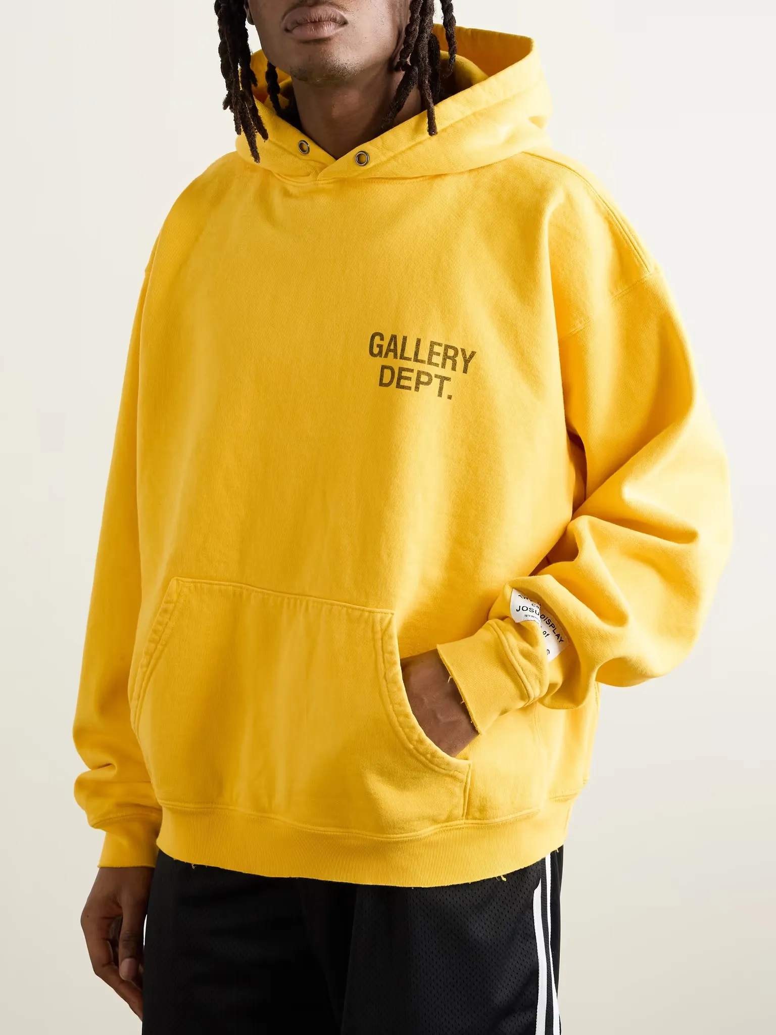 GALLERY DEPT. 90'S GD LOGO HOODIE 90's retro destruction yellow English hoodie Yellow S-XL Needs custom weaving and dyeing 500g high weight sweatshirt fabric Light fleece treatment on the inside Overall quite wide and comfortable Loose version Trendy and fashionable Same as the original version Water slurry non-touch printing process Original consistent hang tag with G LOGO hanging beads